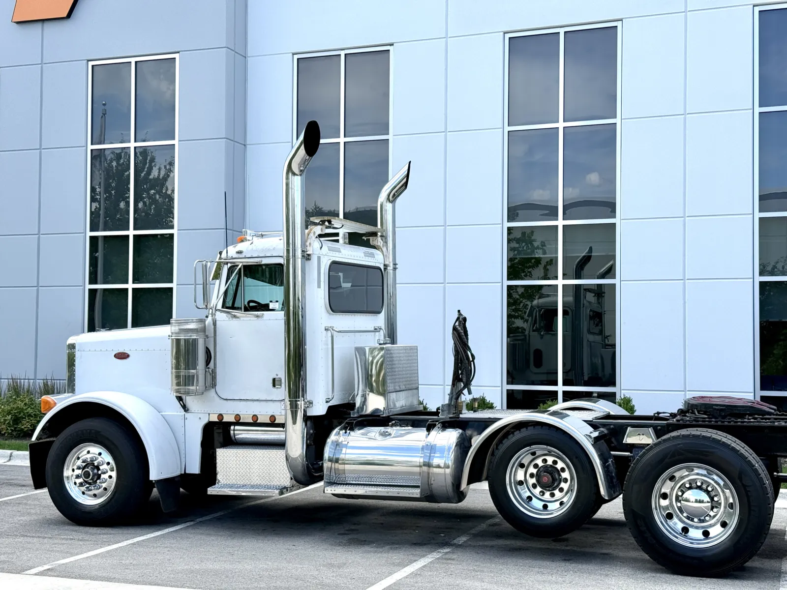 2000 Peterbilt 379 in New Lenox, IL — photo 8