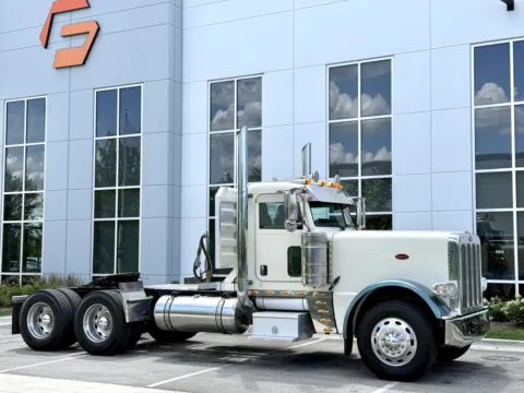 Photos of 2018 PETERBILT 389 for sale in New Lenox, IL at Forge Truck Centers - Illinois