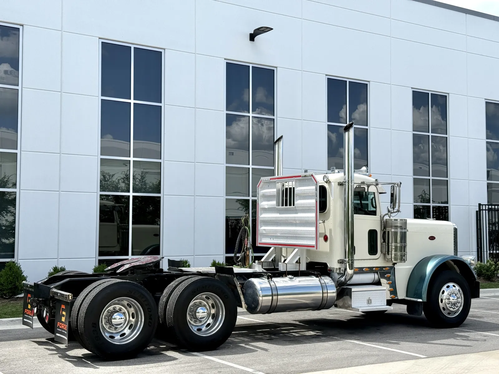 2018 Peterbilt 389 in New Lenox, IL — photo 5