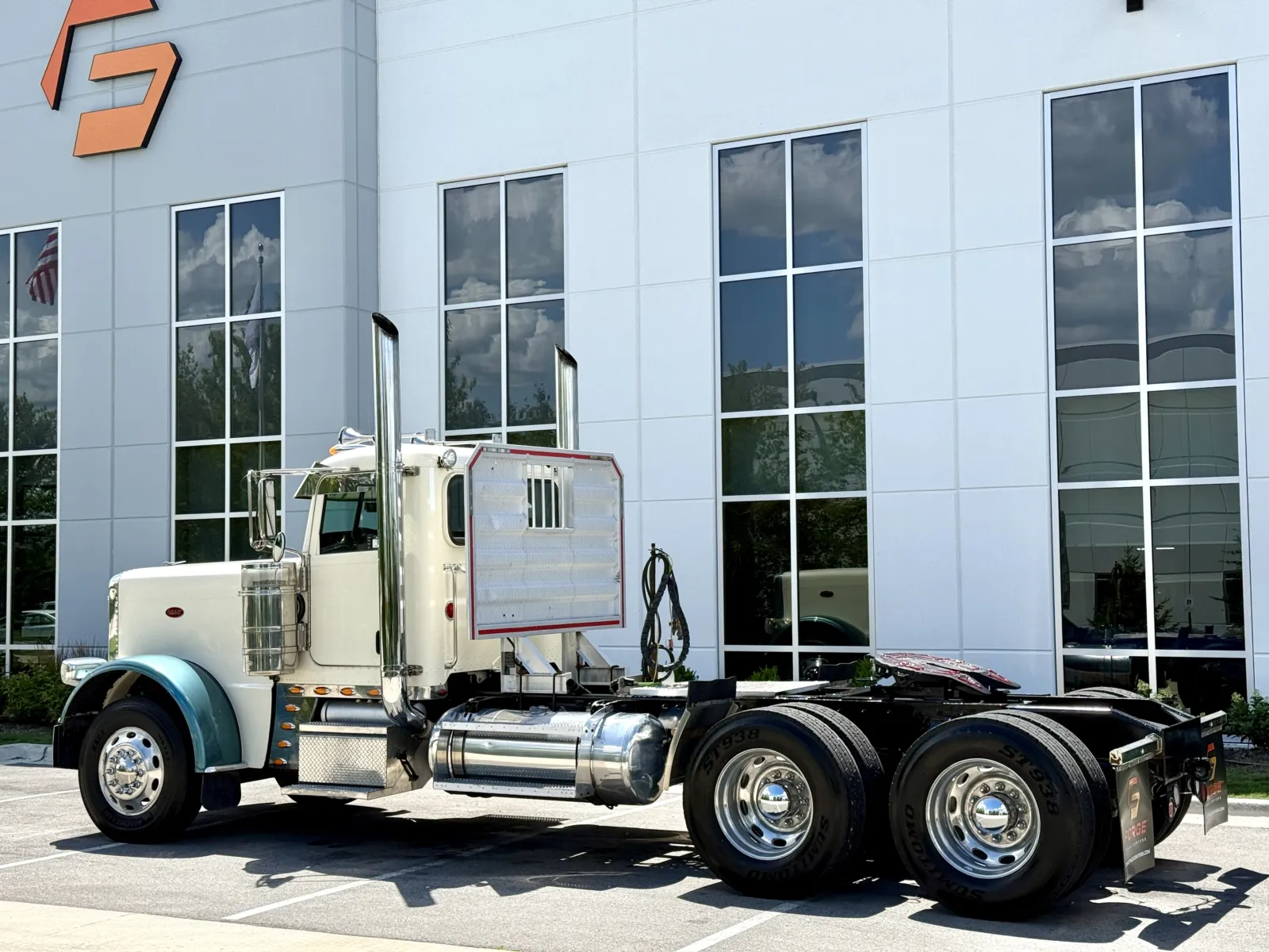 2018 Peterbilt 389 in New Lenox, IL — photo 6