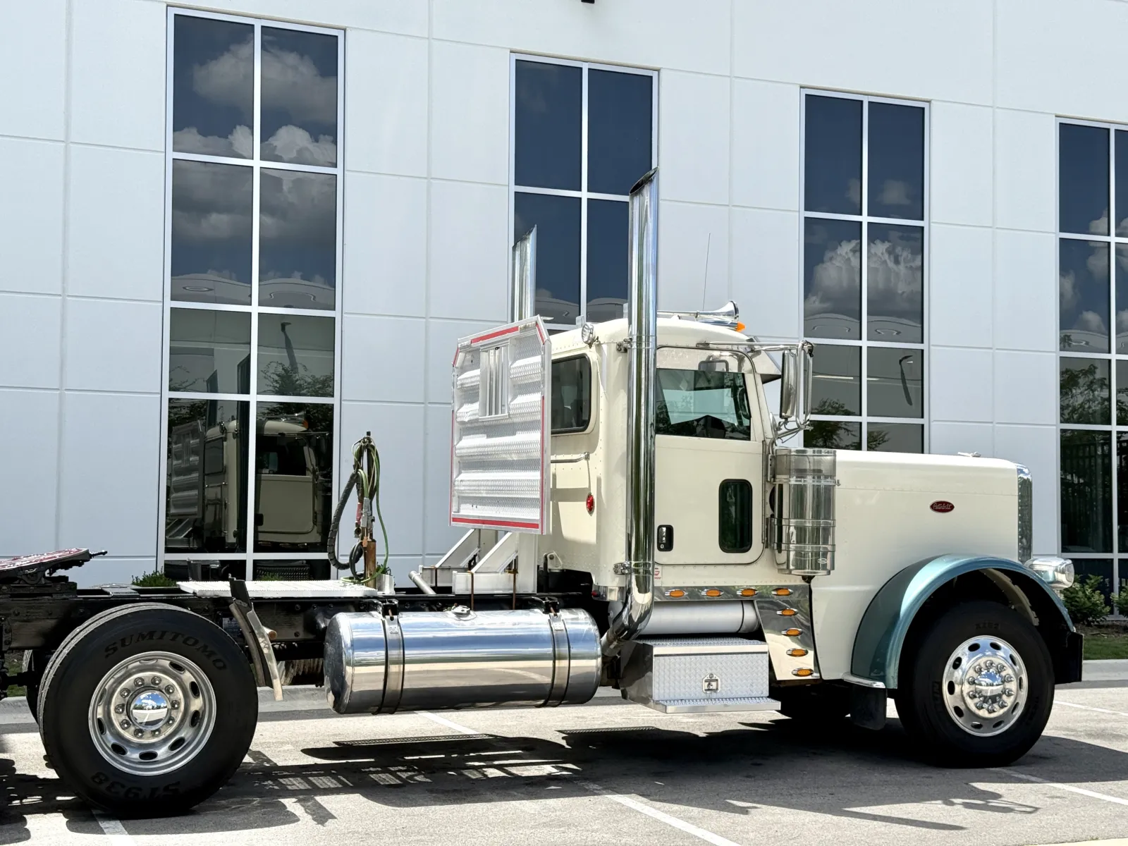 2018 Peterbilt 389 in New Lenox, IL — photo 7