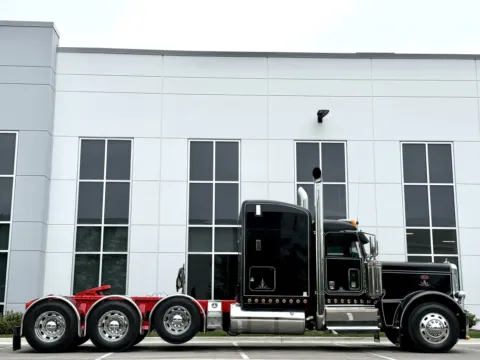 Another view of 2019 PETERBILT 389 for sale in New Lenox, IL at Forge Truck Centers - Illinois