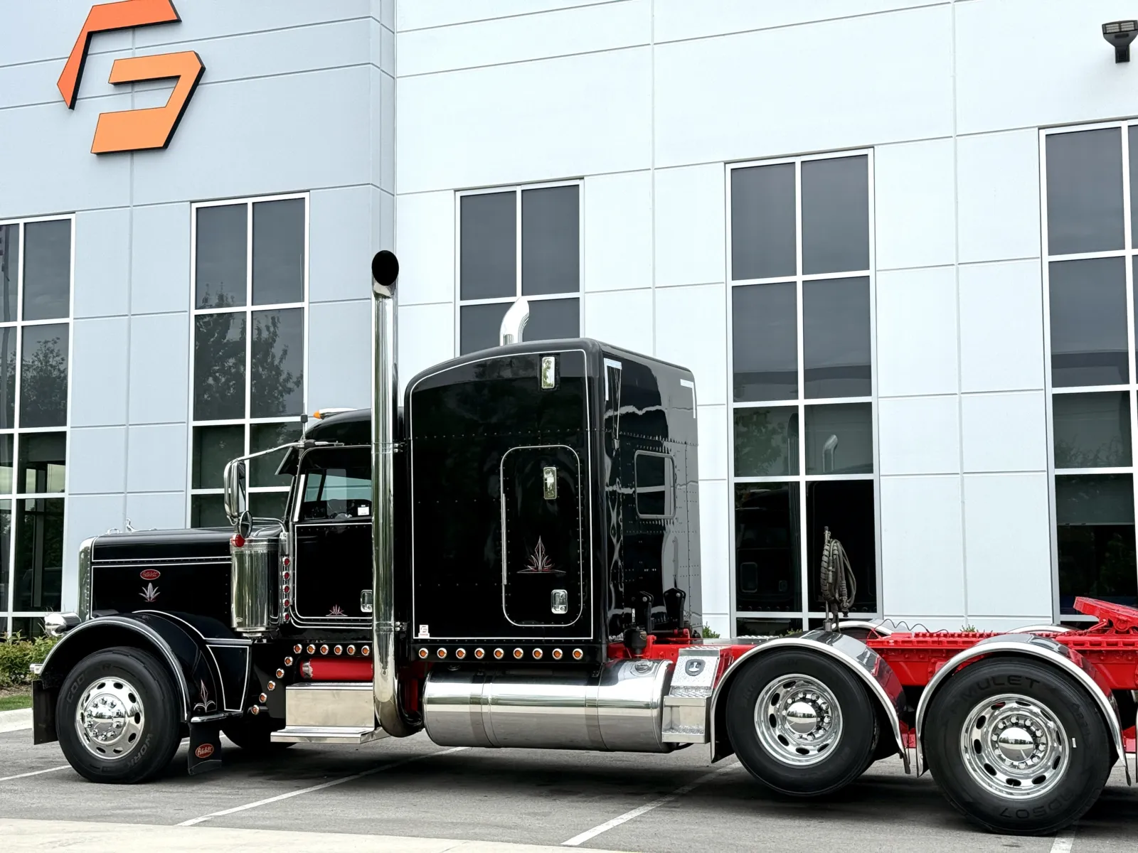 2019 Peterbilt 389 in New Lenox, IL — photo 8
