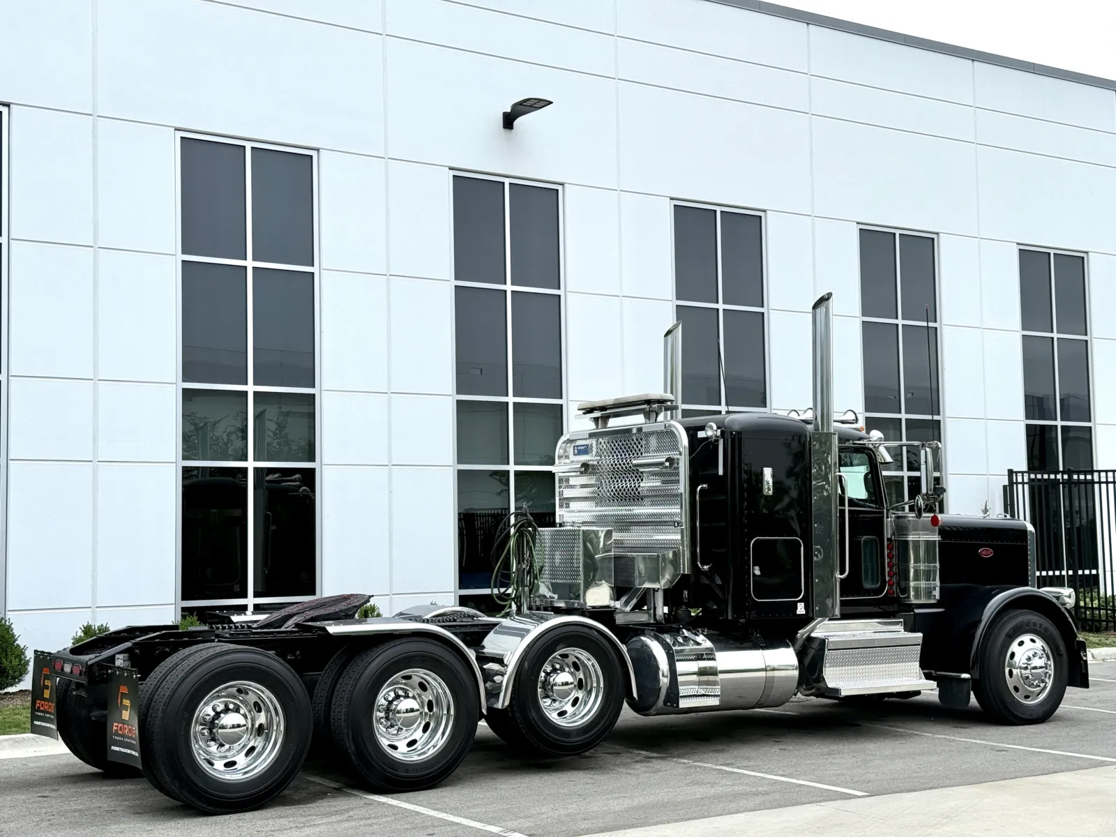 2020 Peterbilt 389 in New Lenox, IL — photo 5