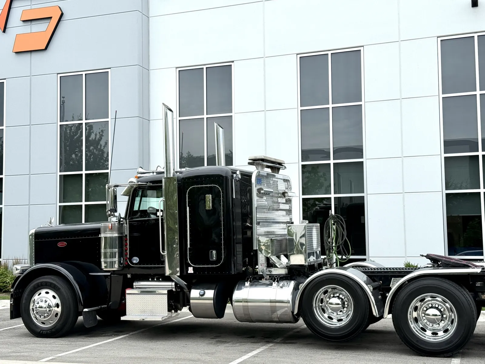 2020 Peterbilt 389 in New Lenox, IL — photo 8