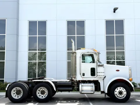 Another view of 2006 PETERBILT 378 for sale in New Lenox, IL at Forge Truck Centers - Illinois