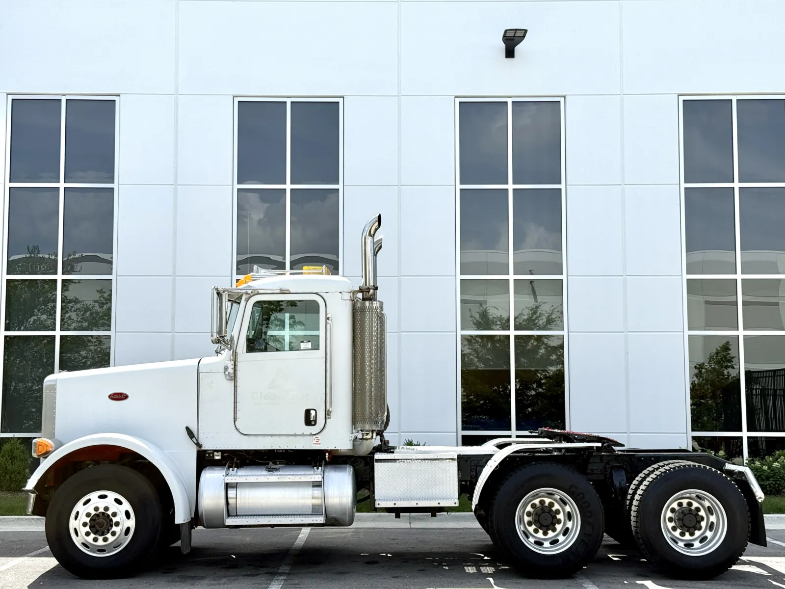2006 Peterbilt in New Lenox, IL — photo 4