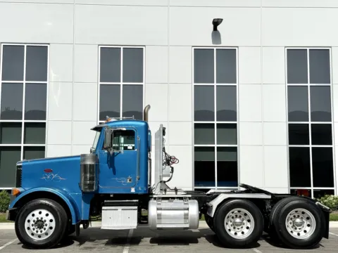 More photos of 2002 PETERBILT 378 at Forge Truck Centers - Illinois, IL
