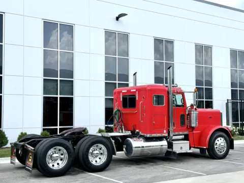 More photos of 2011 PETERBILT 389 at Forge Truck Centers - Illinois, IL