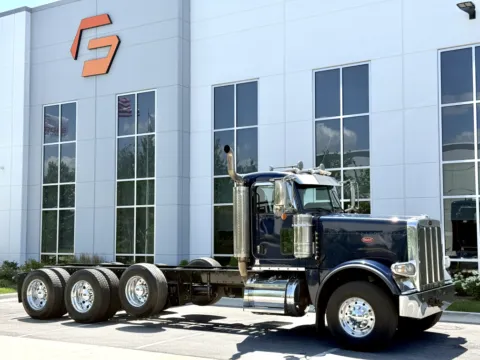Photos of 2018 PETERBILT 389 for sale in New Lenox, IL at Forge Truck Centers - Illinois