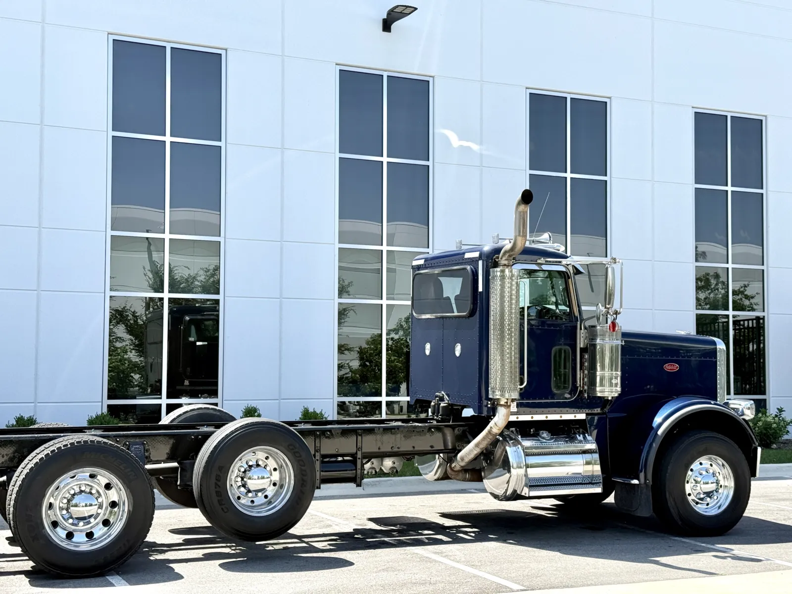 2018 Peterbilt 389 in New Lenox, IL — photo 7