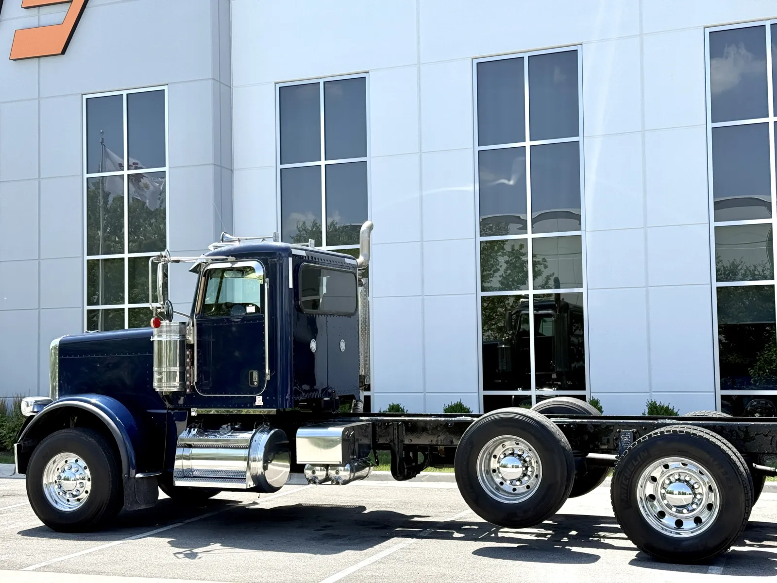 2018 Peterbilt 389 in New Lenox, IL — photo 8