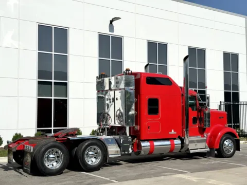 More photos of 2015 KENWORTH W900 at Forge Truck Centers - Illinois, IL