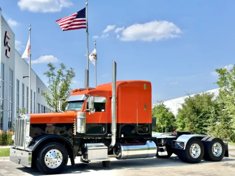2017 PETERBILT 389 for sale in New Lenox, IL