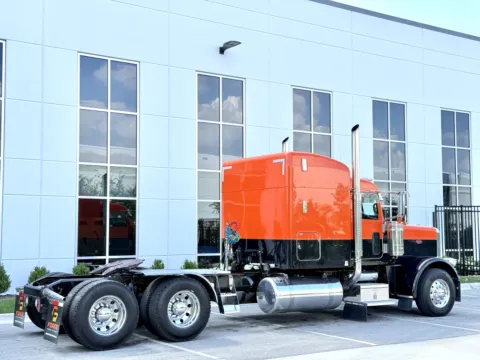 More photos of 2017 PETERBILT 389 at Forge Truck Centers - Illinois, IL