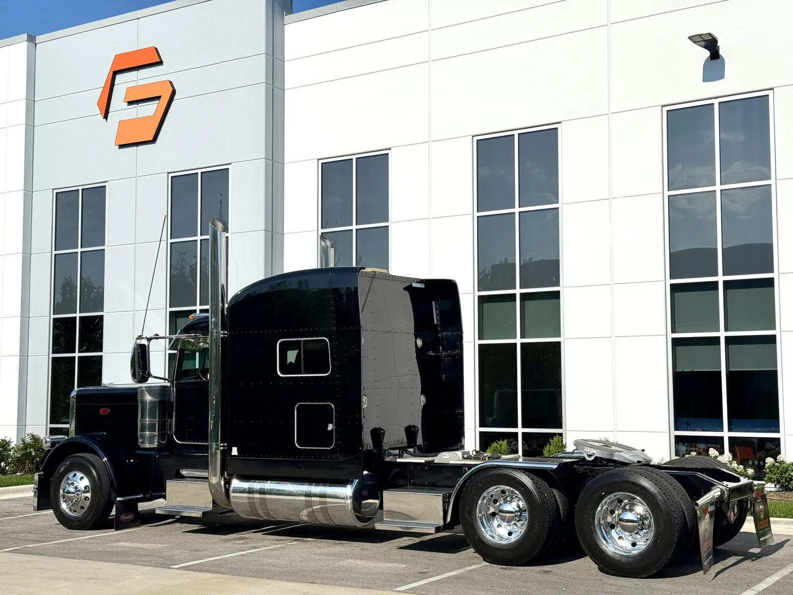 2015 Peterbilt 389 in New Lenox, IL — photo 6
