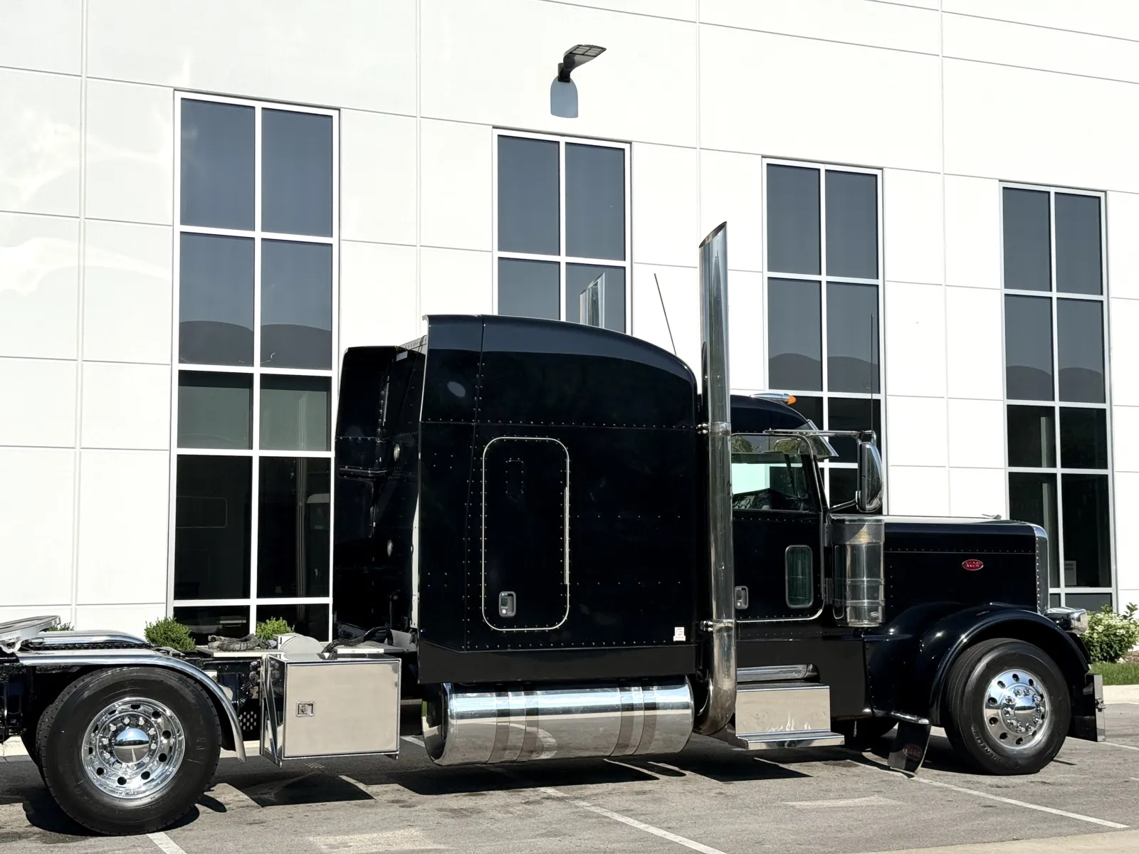 2015 Peterbilt 389 in New Lenox, IL — photo 7