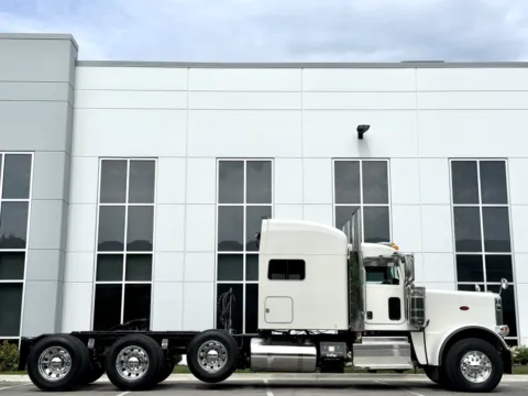 Another view of 2020 PETERBILT 389 for sale in New Lenox, IL at Forge Truck Centers - Illinois