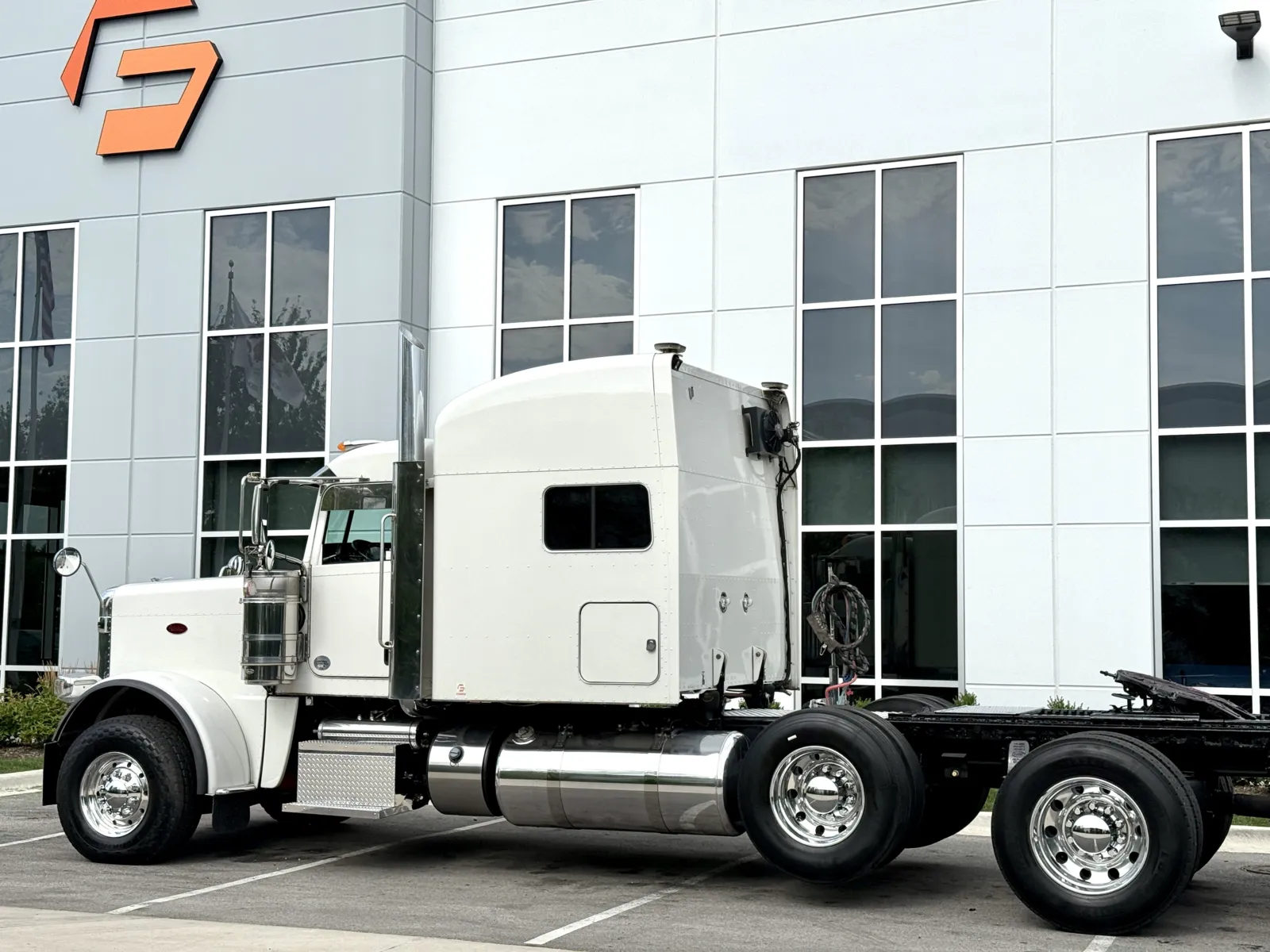 2020 Peterbilt 389 in New Lenox, IL — photo 8