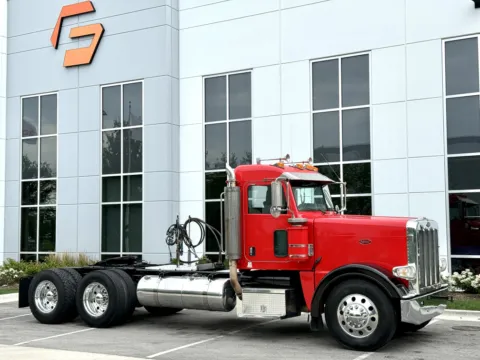 Photos of 2009 PETERBILT 388 for sale in New Lenox, IL at Forge Truck Centers - Illinois