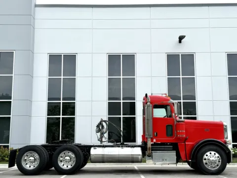 Another view of 2009 PETERBILT 388 for sale in New Lenox, IL at Forge Truck Centers - Illinois