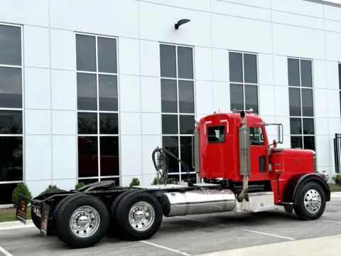 More photos of 2009 PETERBILT 388 at Forge Truck Centers - Illinois, IL