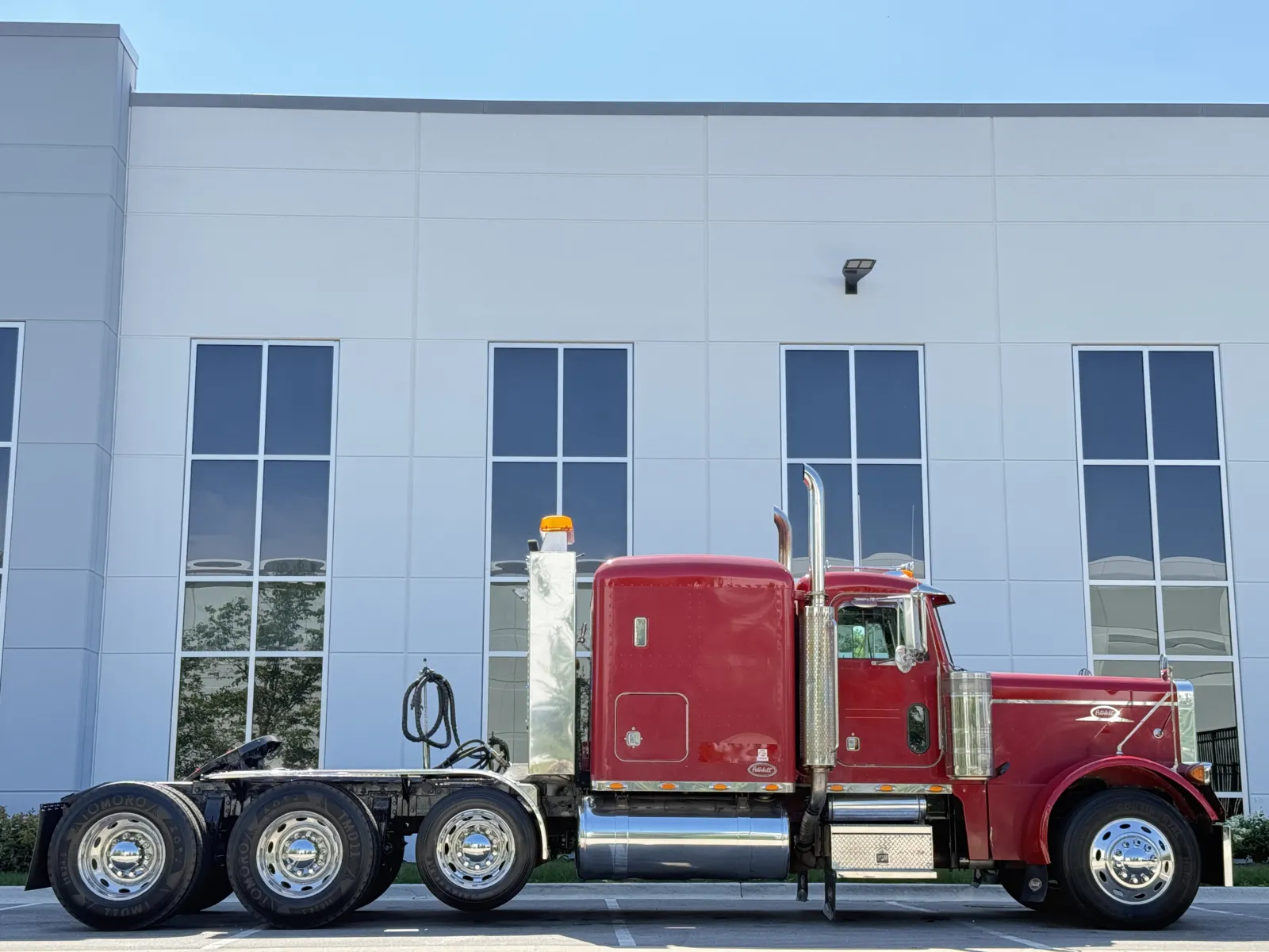 2000 Peterbilt 379 in New Lenox, IL — photo 3