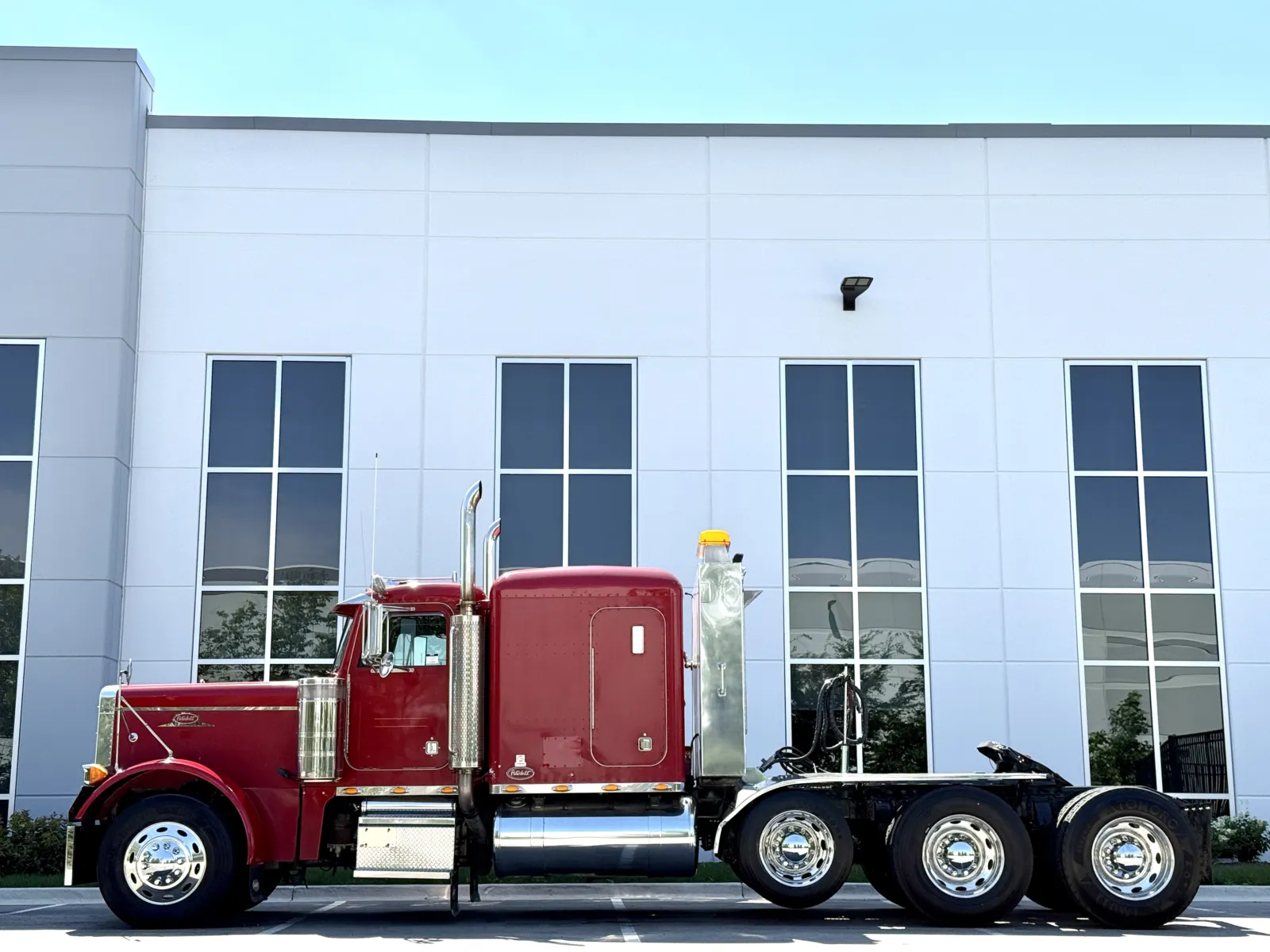 2000 Peterbilt 379 in New Lenox, IL — photo 4