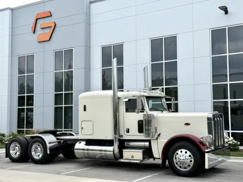 Photos of 2015 PETERBILT 389 for sale in New Lenox, IL at Forge Truck Centers - Illinois