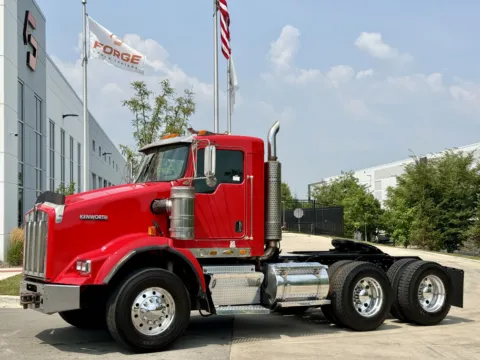 2005 KENWORTH T800 for sale in New Lenox, IL