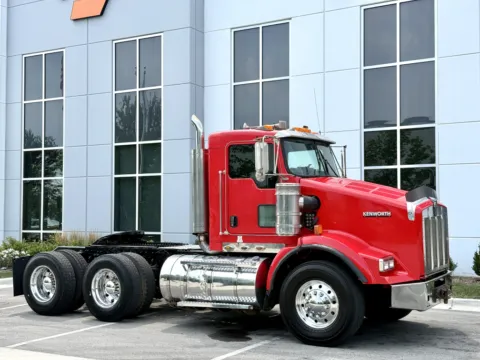 Photos of 2005 KENWORTH T800 for sale in New Lenox, IL at Forge Truck Centers - Illinois