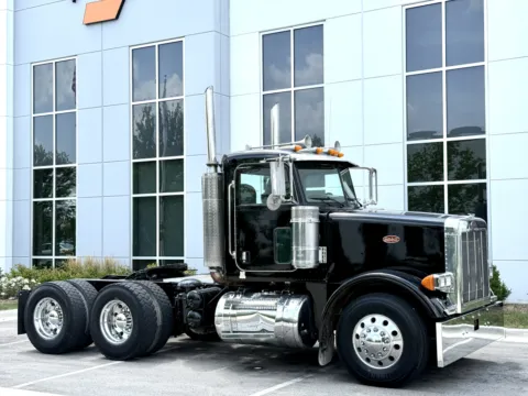 Photos of 2005 PETERBILT 378 for sale in New Lenox, IL at Forge Truck Centers - Illinois