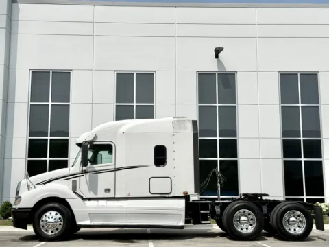More photos of 2016 FREIGHTLINER COLUMBIA 120 at Forge Truck Centers - Illinois, IL
