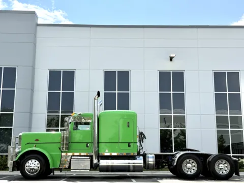More photos of 2016 PETERBILT 389 at Forge Truck Centers - Illinois, IL
