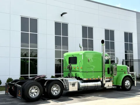 More photos of 2016 PETERBILT 389 at Forge Truck Centers - Illinois, IL