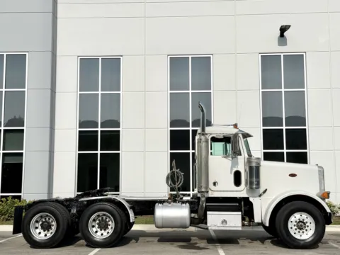 Another view of 2000 PETERBILT 378 for sale in New Lenox, IL at Forge Truck Centers - Illinois