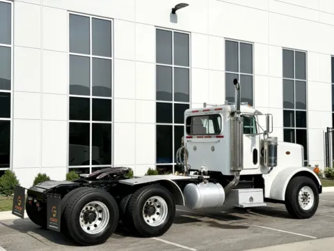 More photos of 2000 PETERBILT 378 at Forge Truck Centers - Illinois, IL