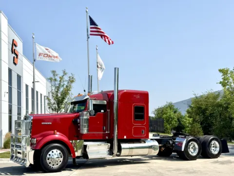 2016 KENWORTH W900 for sale in New Lenox, IL