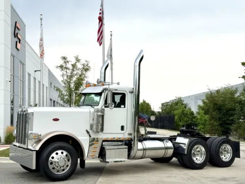 2017 PETERBILT 389 for sale in New Lenox, IL