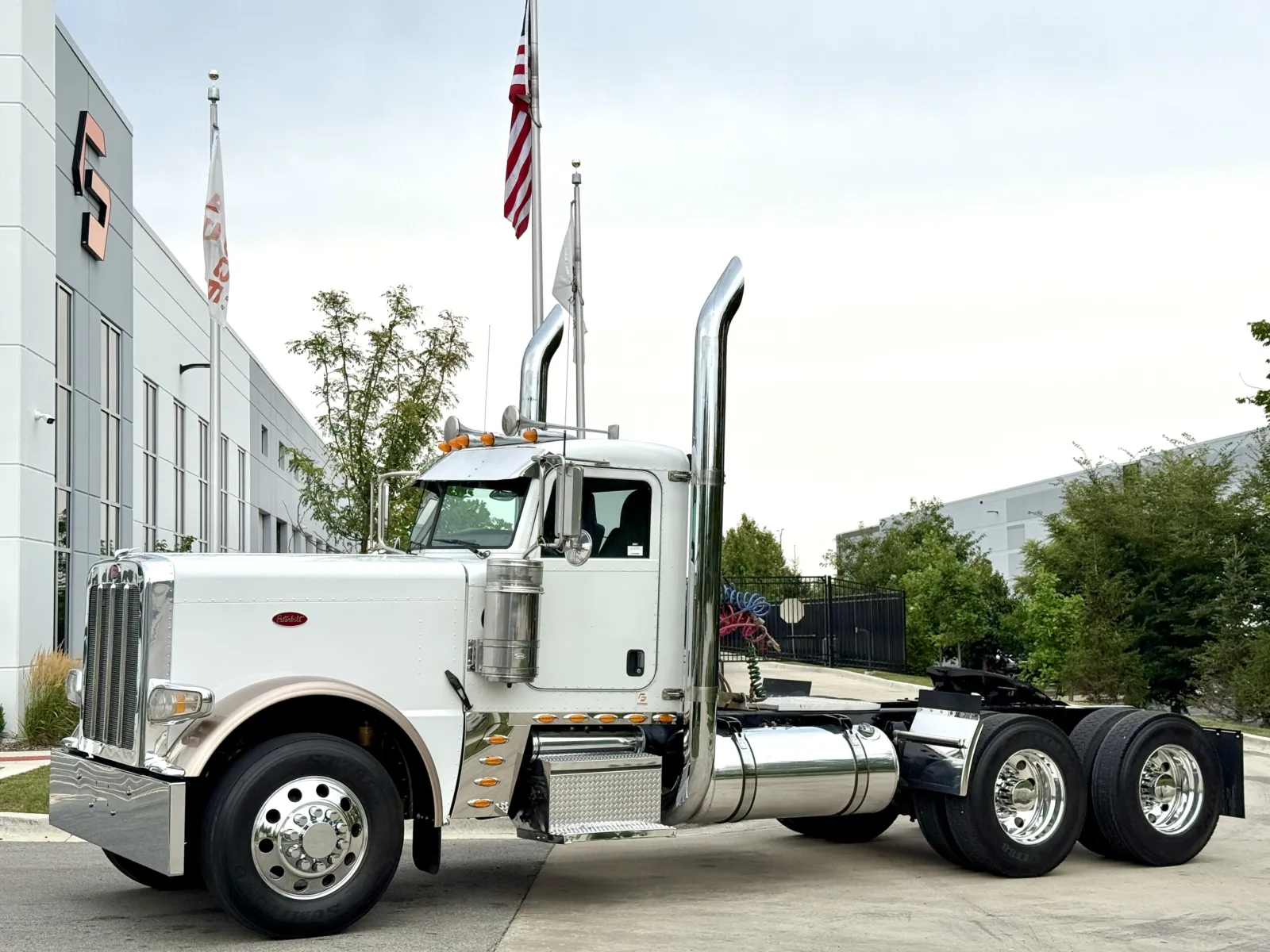 2017 PETERBILT 389 for sale in New Lenox, IL