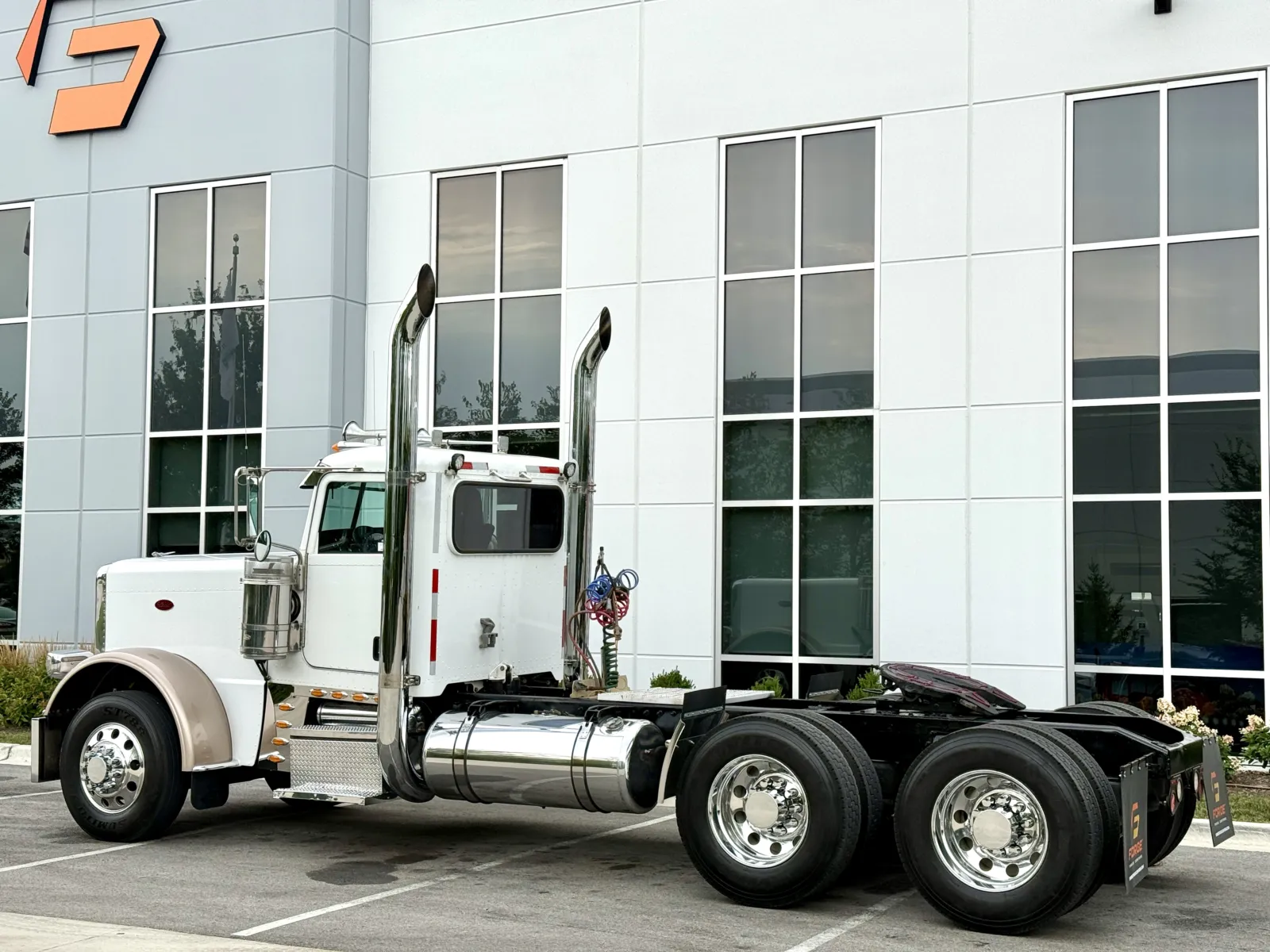 2017 Peterbilt 389 in New Lenox, IL — photo 6