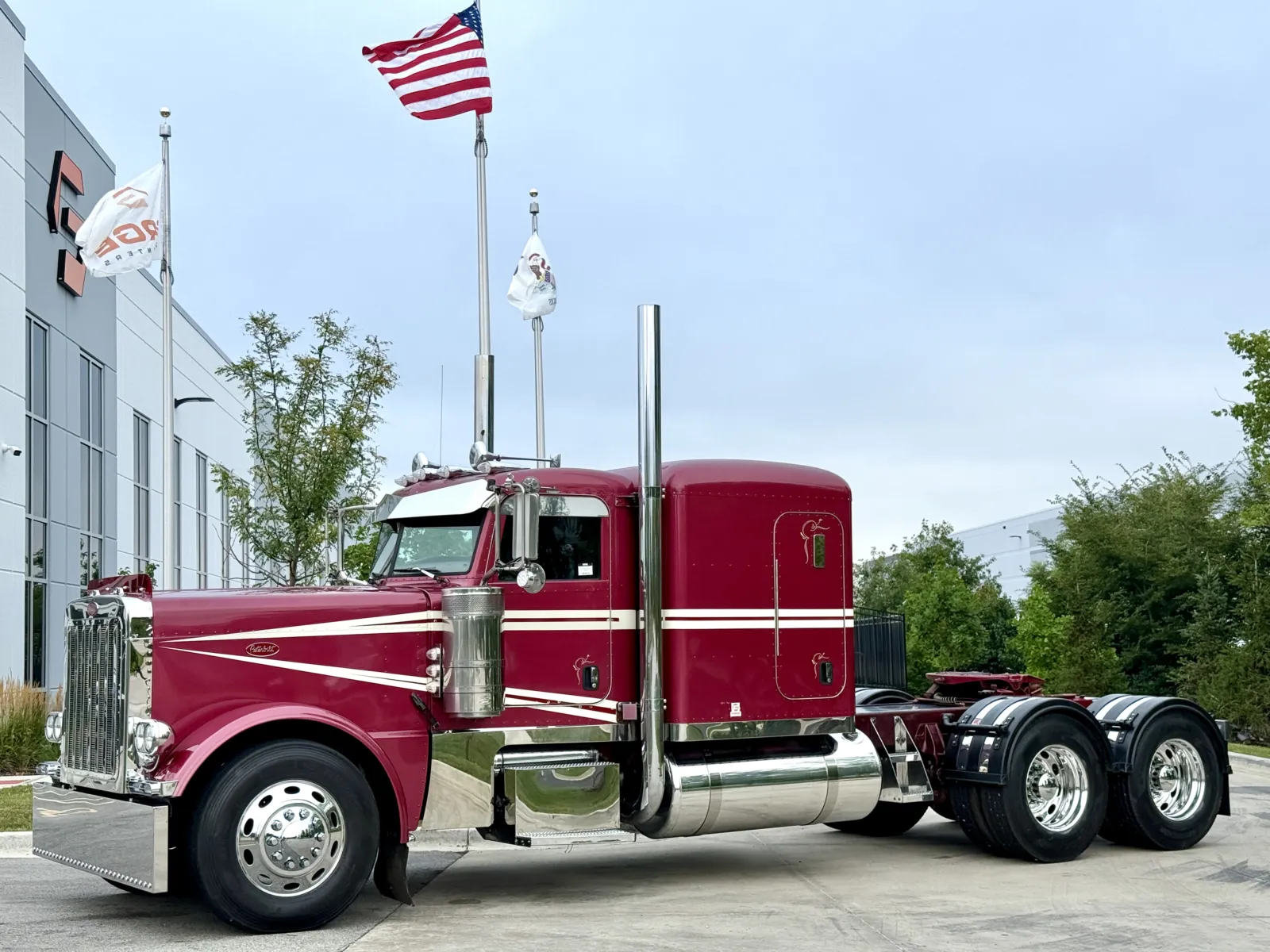 2016 Peterbilt 389 in New Lenox, IL