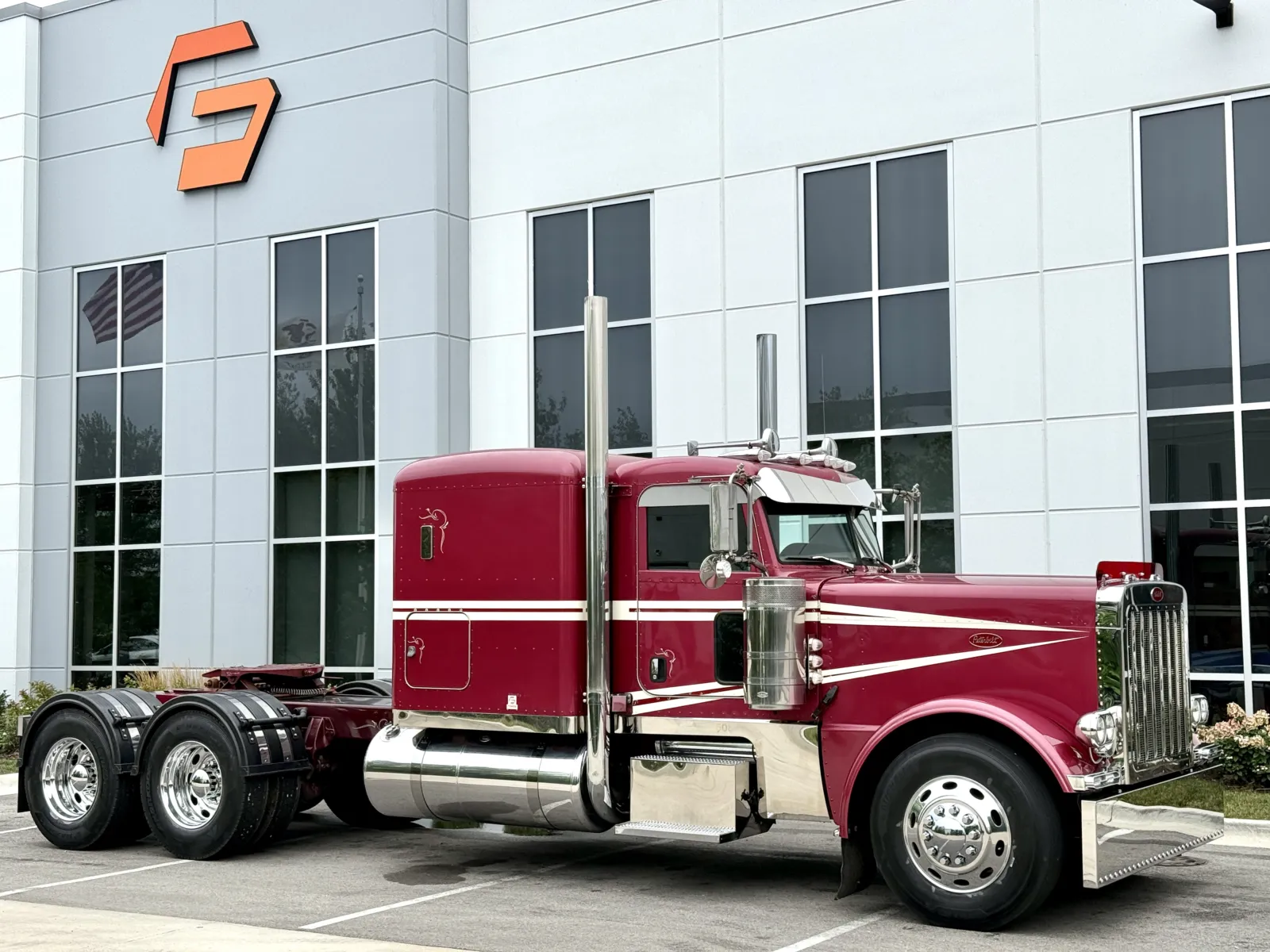 2016 Peterbilt 389 in New Lenox, IL — photo 2