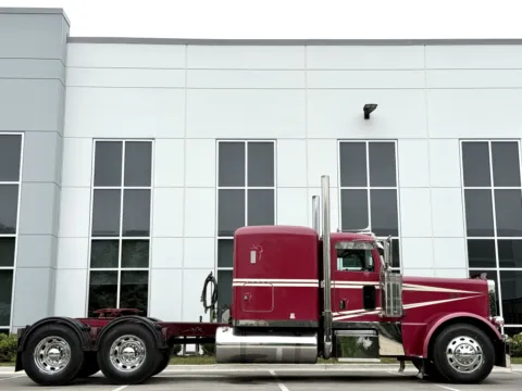 Another view of 2016 PETERBILT 389 for sale in New Lenox, IL at Forge Truck Centers - Illinois