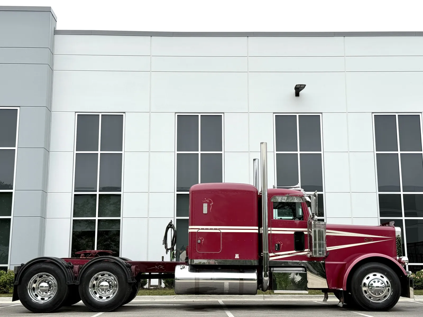 2016 Peterbilt 389 in New Lenox, IL — photo 3