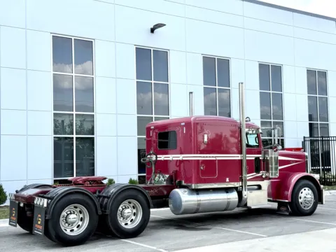 More photos of 2016 PETERBILT 389 at Forge Truck Centers - Illinois, IL