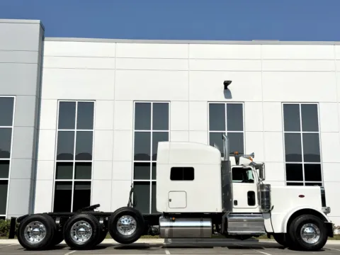 Another view of 2022 PETERBILT 389 for sale in New Lenox, IL at Forge Truck Centers - Illinois