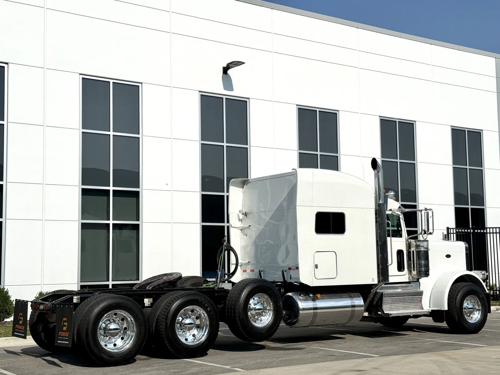 2022 Peterbilt 389 in New Lenox, IL — photo 5