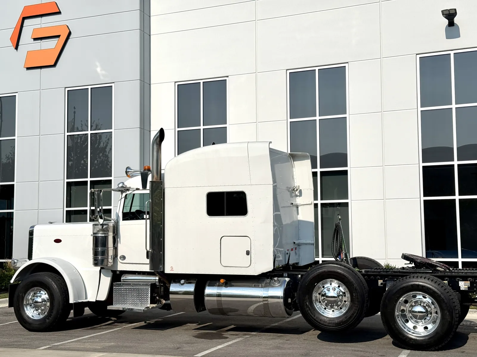 2022 Peterbilt 389 in New Lenox, IL — photo 8