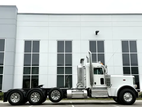 Another view of 2020 PETERBILT 389 for sale in New Lenox, IL at Forge Truck Centers - Illinois
